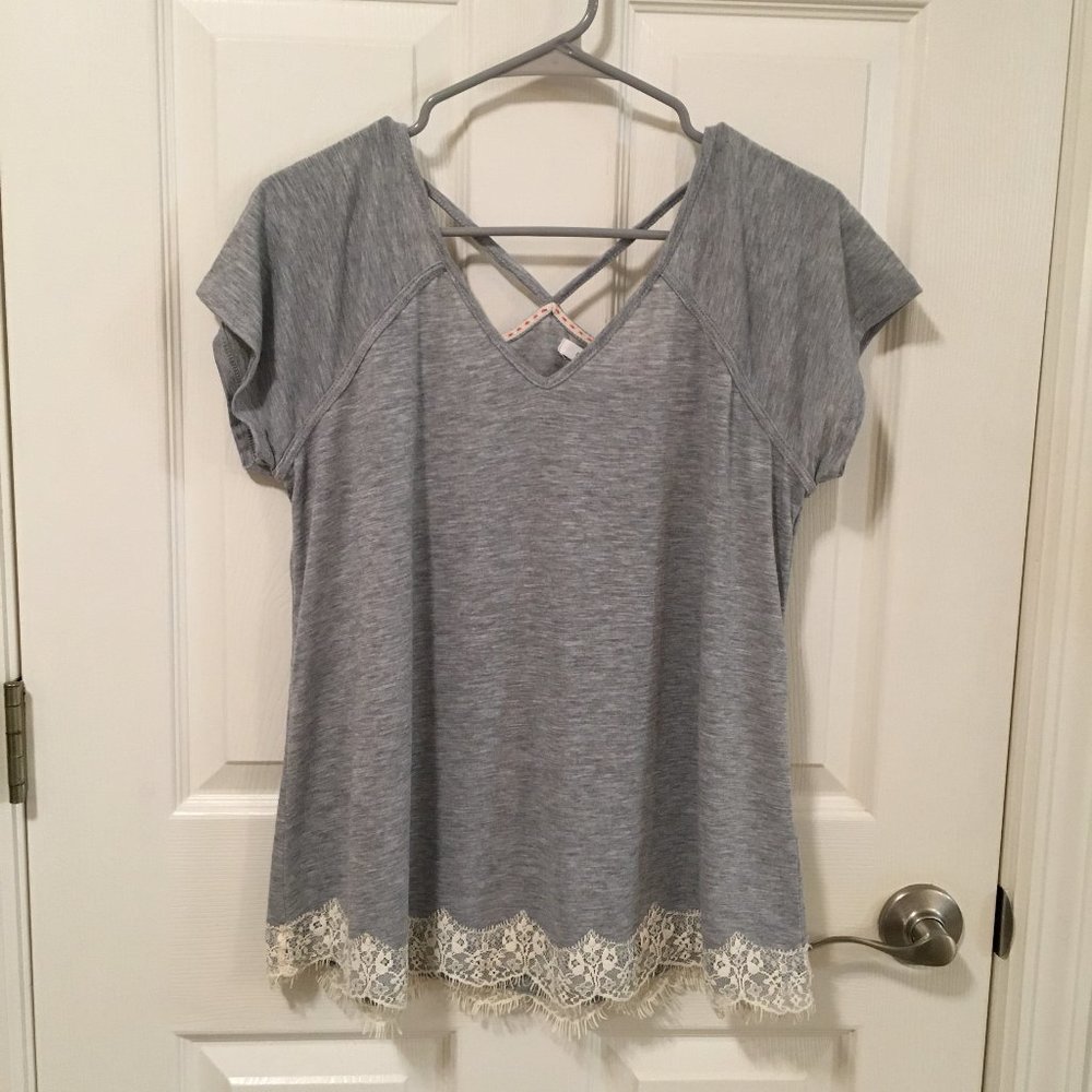 Maurices Gray Criss Cross Back Short Sleeve Tshirt Blouse with Lace Trim Large